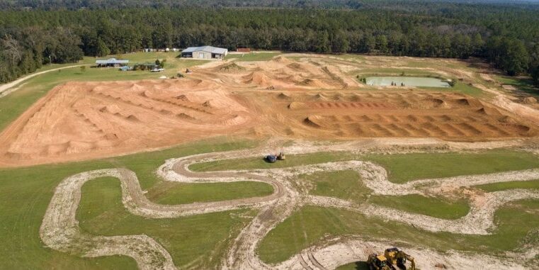JUSTIN BARCIA VEND SA PROPRIÉTÉ