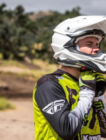 casque motocross shoei