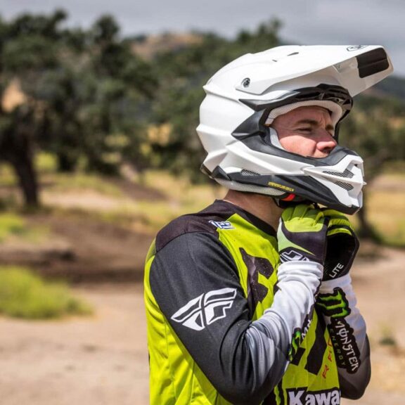 casque motocross shoei