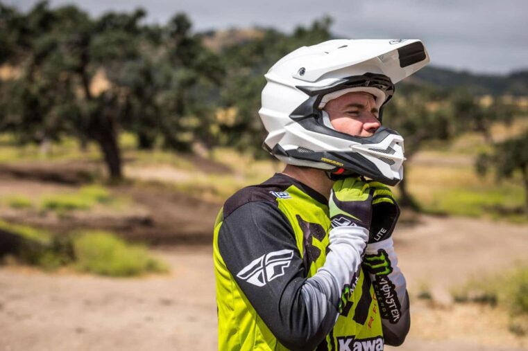 casque motocross shoei