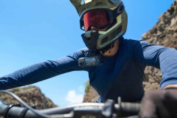 pilote de motocross avec caméra embarquée Insta360 X5