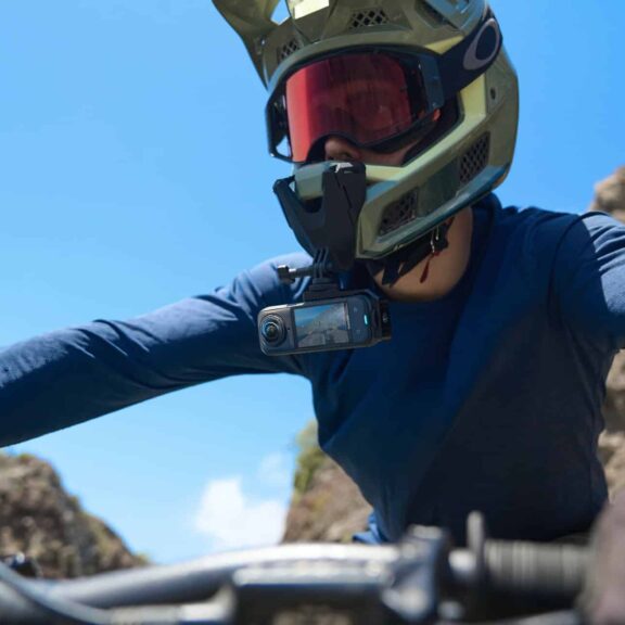 pilote de motocross avec caméra embarquée Insta360 X5