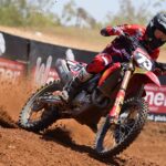 Ducati Desmo450 MX équipée de freins Galfer en virage sur une piste de motocross